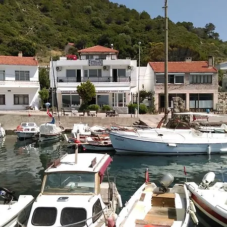Karaburun Kayra Bed and Breakfast